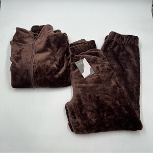 Love Poem by block brown 2 piece jogger set size L. plush fabric. color Espresso